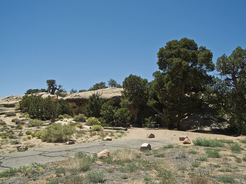 A campsite tucked up against a sandstone outcrop